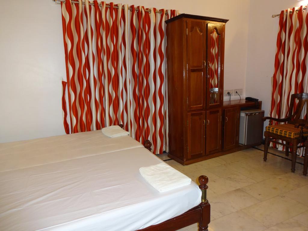 Hotel White Rose Kochi Habitación foto